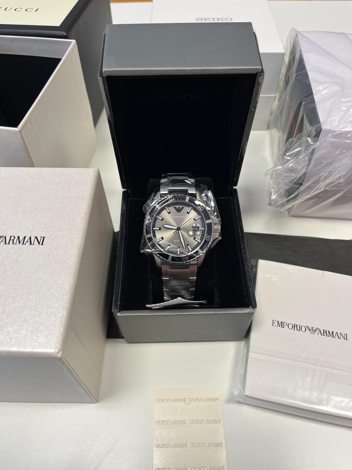 Montre Emporio Armani World Explorer Gris