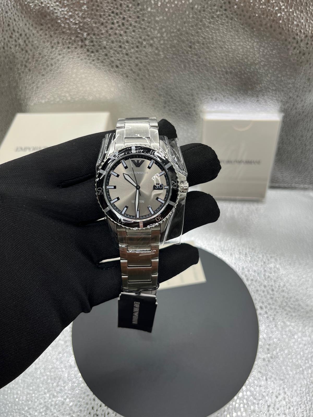 Montre Emporio Armani World Explorer Gris