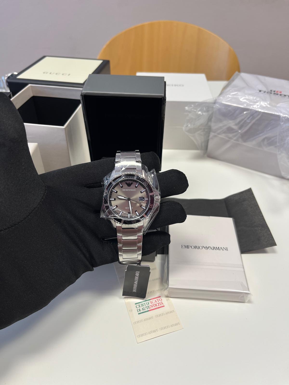 Montre Emporio Armani World Explorer Gris