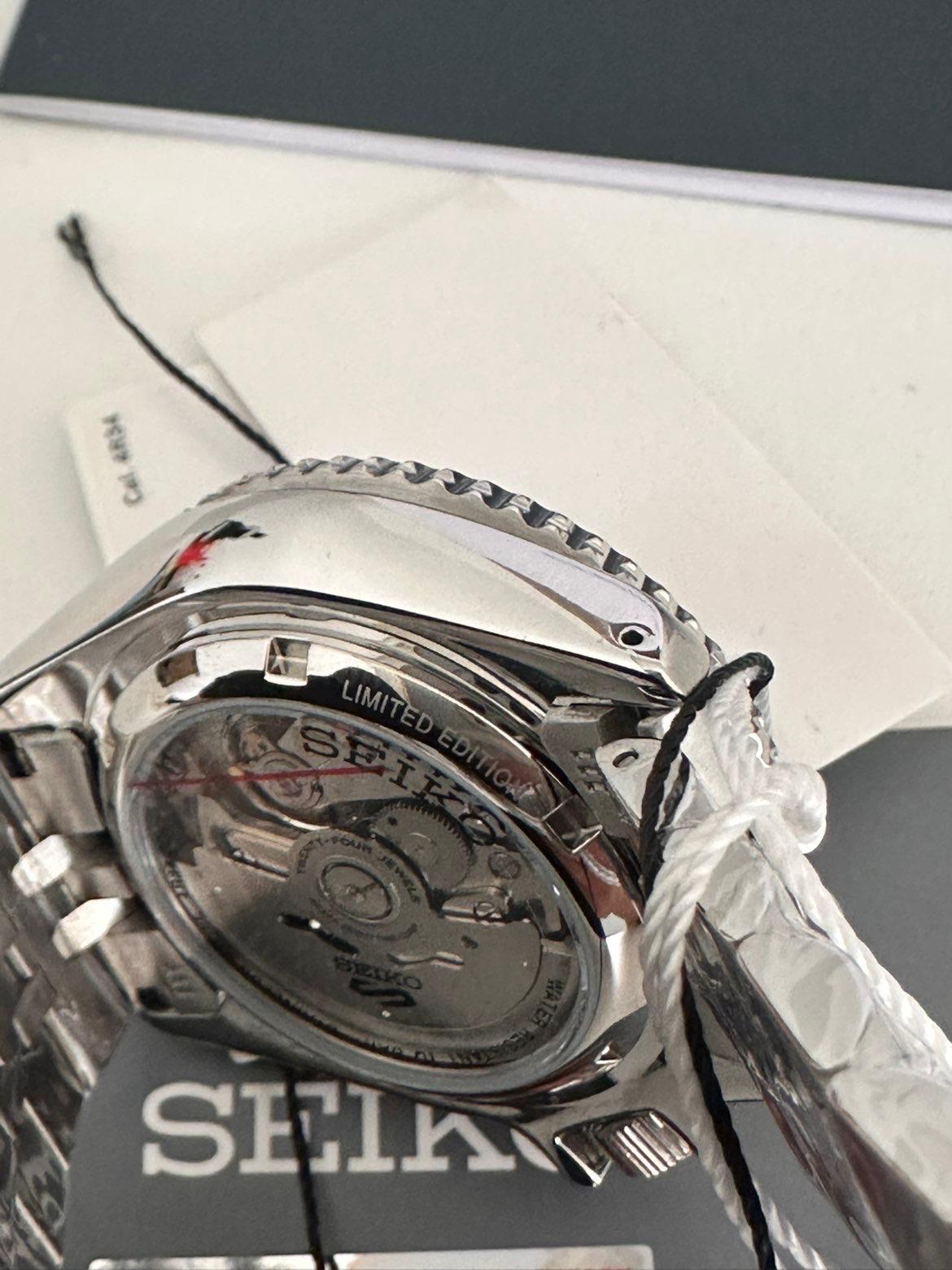 Seiko 5 Sports GMT Ice blue edition limitée  - Montre Automatique