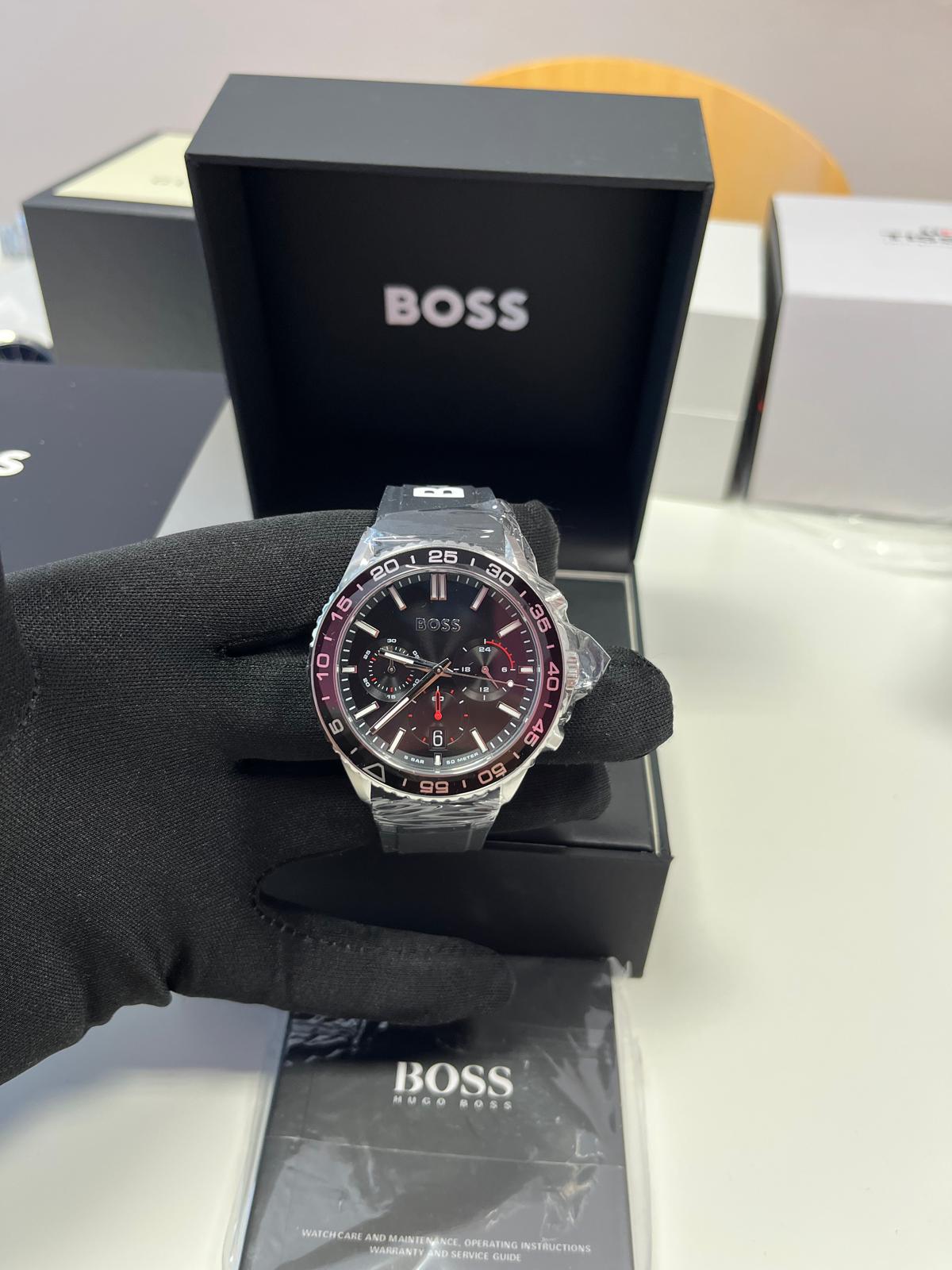 BOSS Cadran chronographe noir Runner (43 mm) pour hommes / bracelet en silicone noir